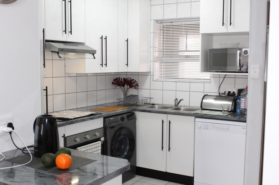 To Let 2 Bedroom Property for Rent in Heiderand Western Cape